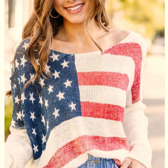 Sweaters - Women’s Beige American Flag Lightweight Sweater. Size S/M